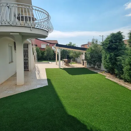 Zarja ヴィラ Kukci